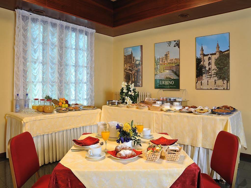 Hotel & Residence Dei Duchi Урбіно Екстер'єр фото