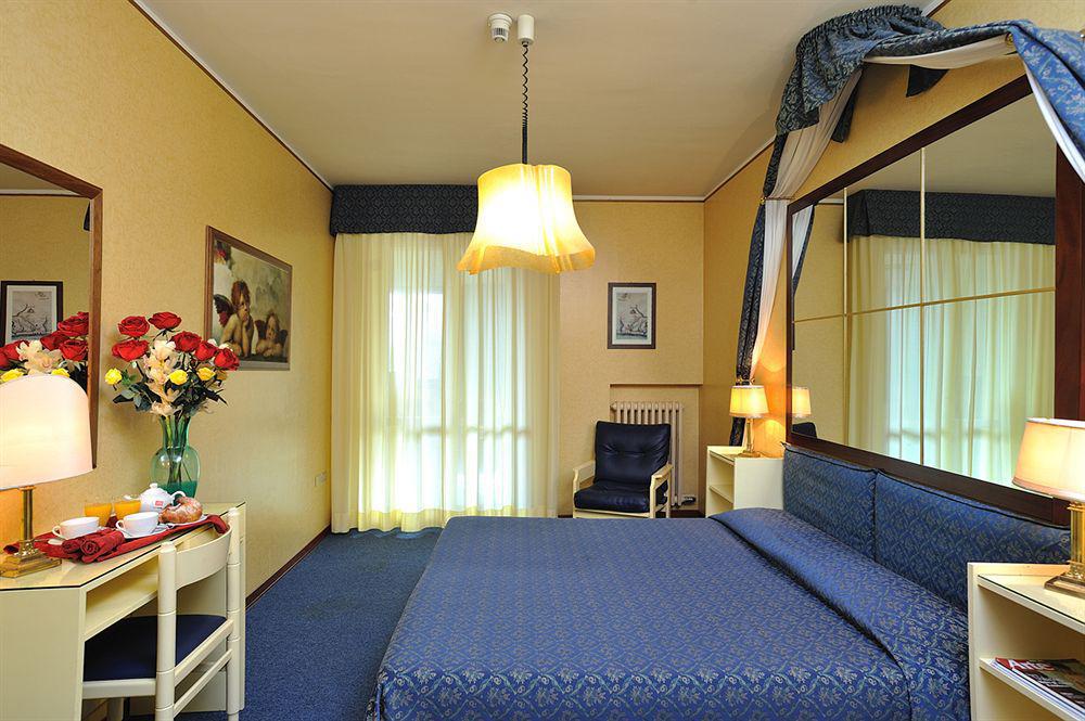 Hotel & Residence Dei Duchi Урбіно Екстер'єр фото